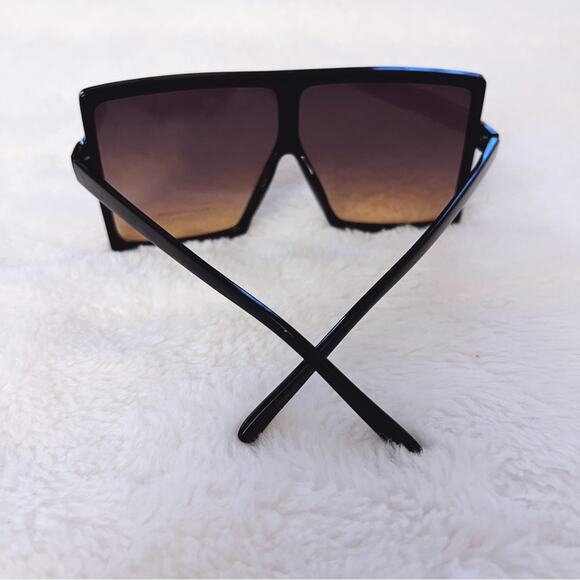 Ivonne Black Flat Oversized Square Sunglasses - Picture 9 of 11
